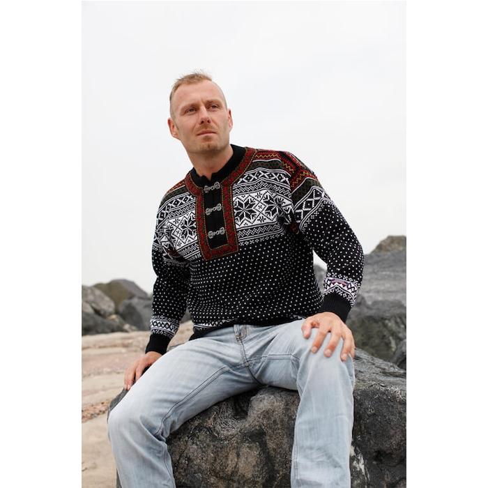 Norsk Striktrøje fra Wool Of Scandinavia – Tidløs Elegance
