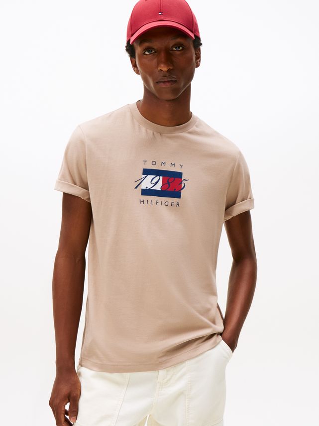 Linear Flag Graphic Tee fra Tommy Hilfiger