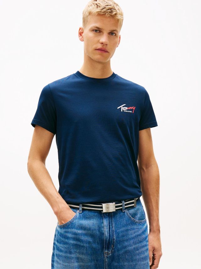 Tjm Slim Sign Chest Ss Tee Ext fra Tommy Jeans