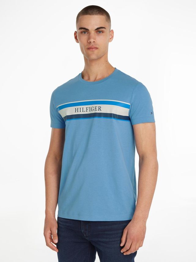 Tommy Hilfiger Stribet T-shirt med Brysttryk - Stilfuld Elegance