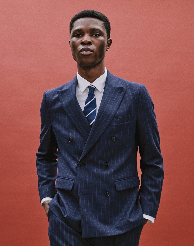 Elegant dobbeltradet blazer i mørk navy fra Matinique